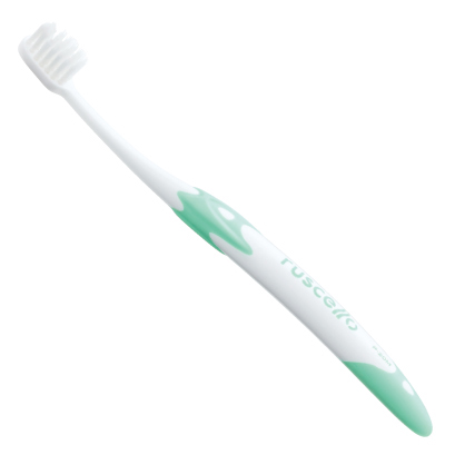 奥地の小さめな方の歯周病用歯ブラシ